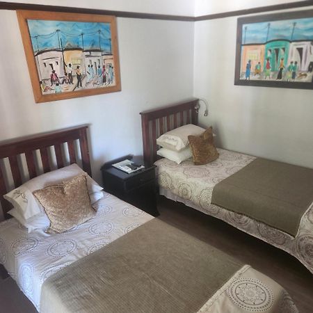 Beit Shalom Before Known As Best Little Guesthouse Oudtshoorn Eksteriør bilde