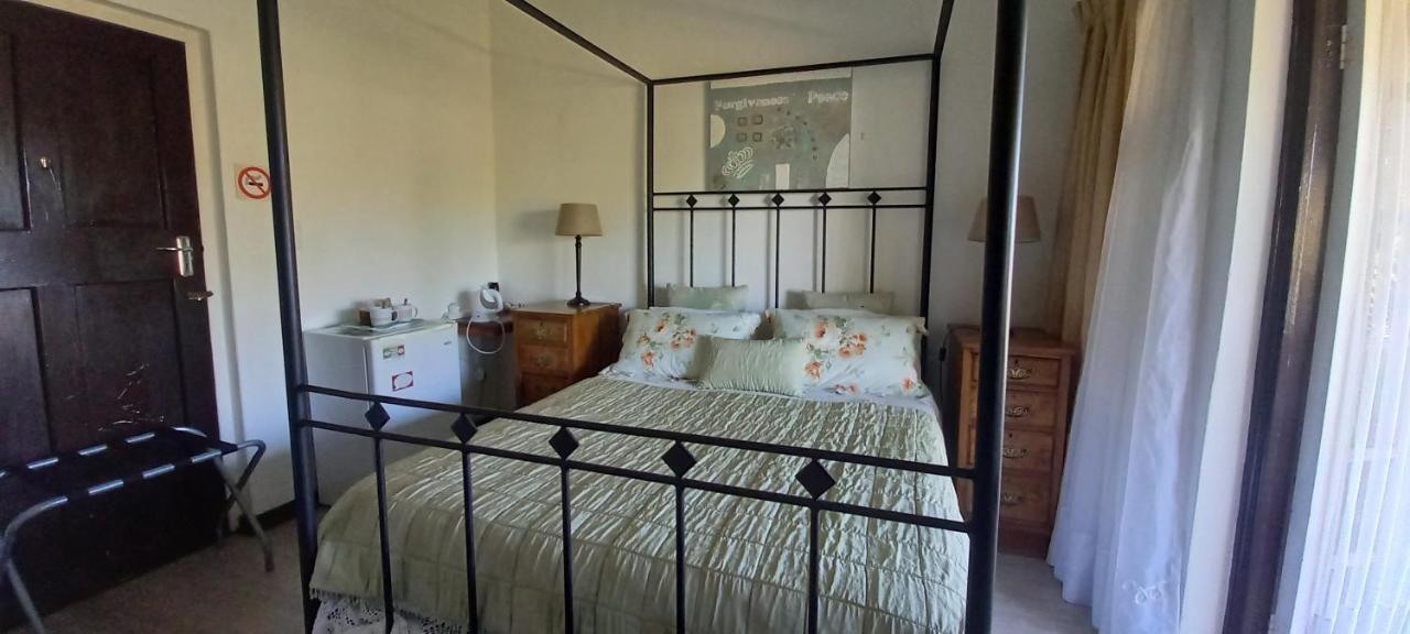 Beit Shalom Before Known As Best Little Guesthouse Oudtshoorn Eksteriør bilde