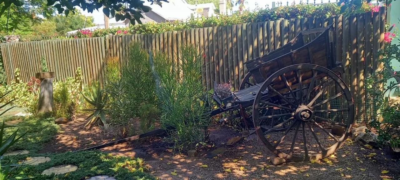 Beit Shalom Before Known As Best Little Guesthouse Oudtshoorn Eksteriør bilde
