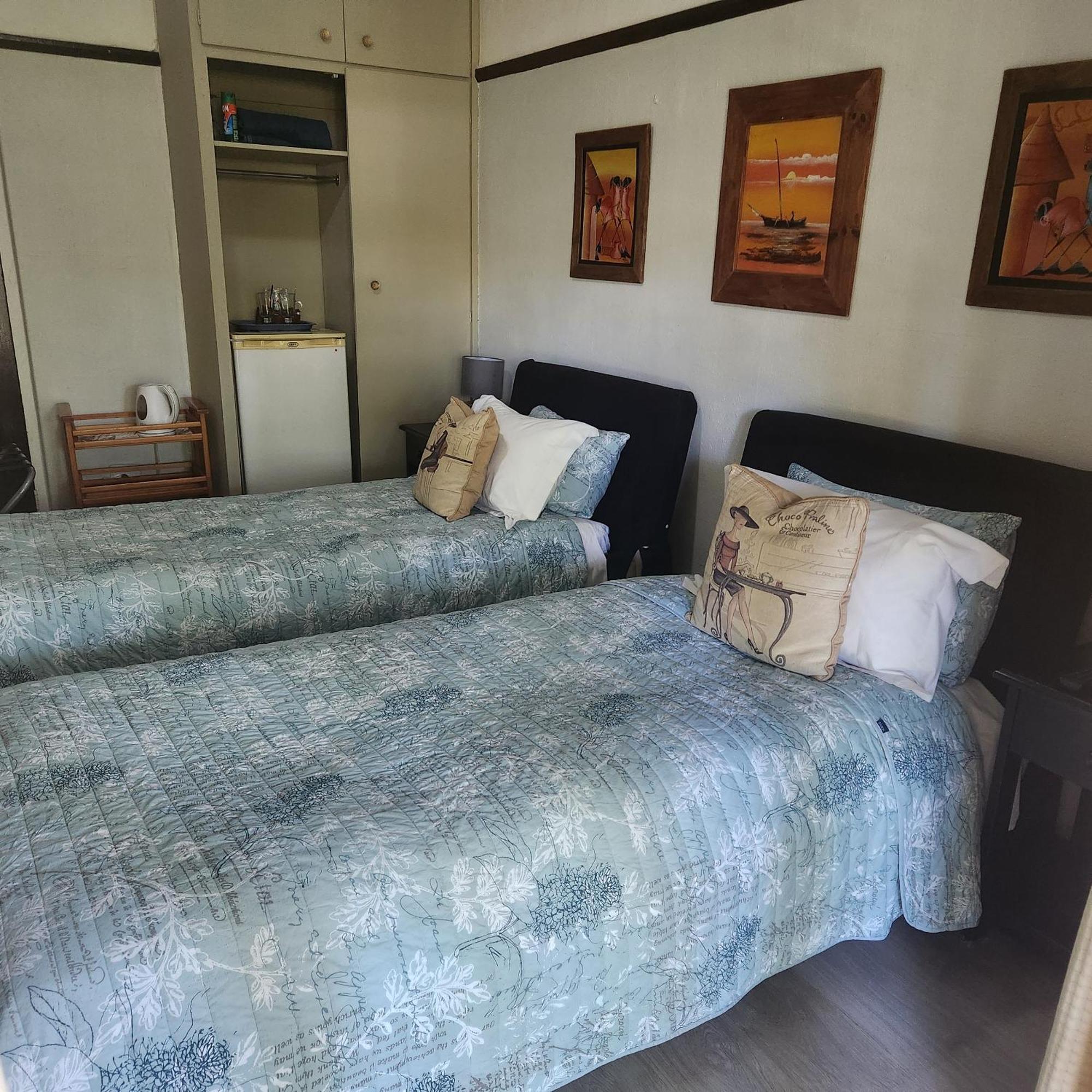 Beit Shalom Before Known As Best Little Guesthouse Oudtshoorn Eksteriør bilde